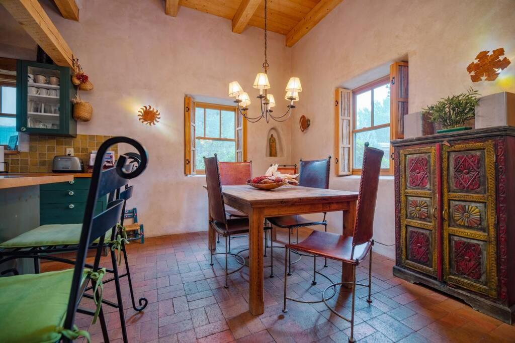 Casa Buena Suerte- Near Plaza- Quiet- Patio- 2 BR view 5