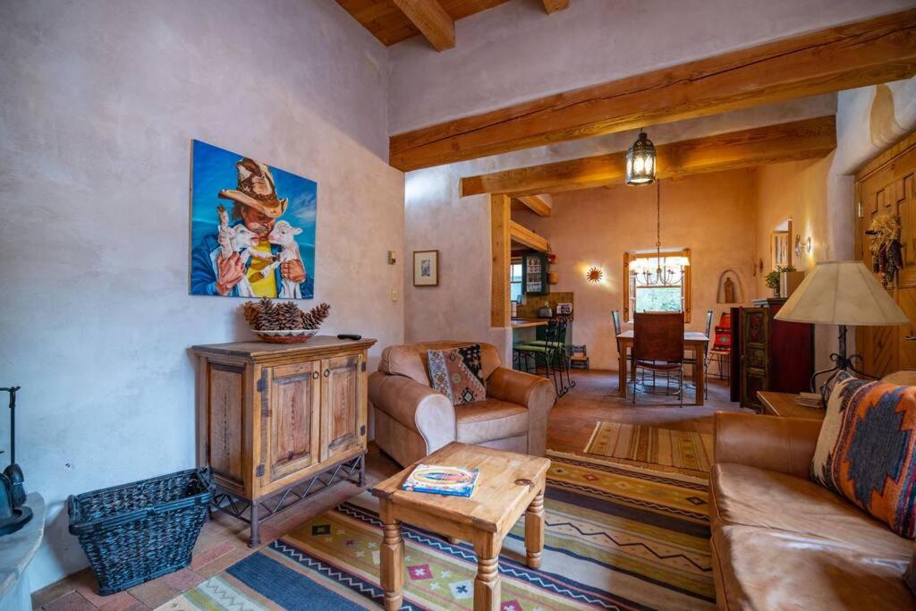 Casa Buena Suerte- Near Plaza- Quiet- Patio- 2 BR view 4