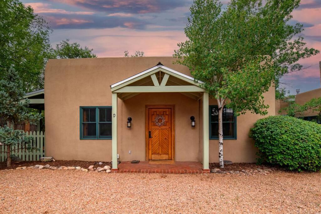 Casa Buena Suerte- Near Plaza- Quiet- Patio- 2 BR view 2