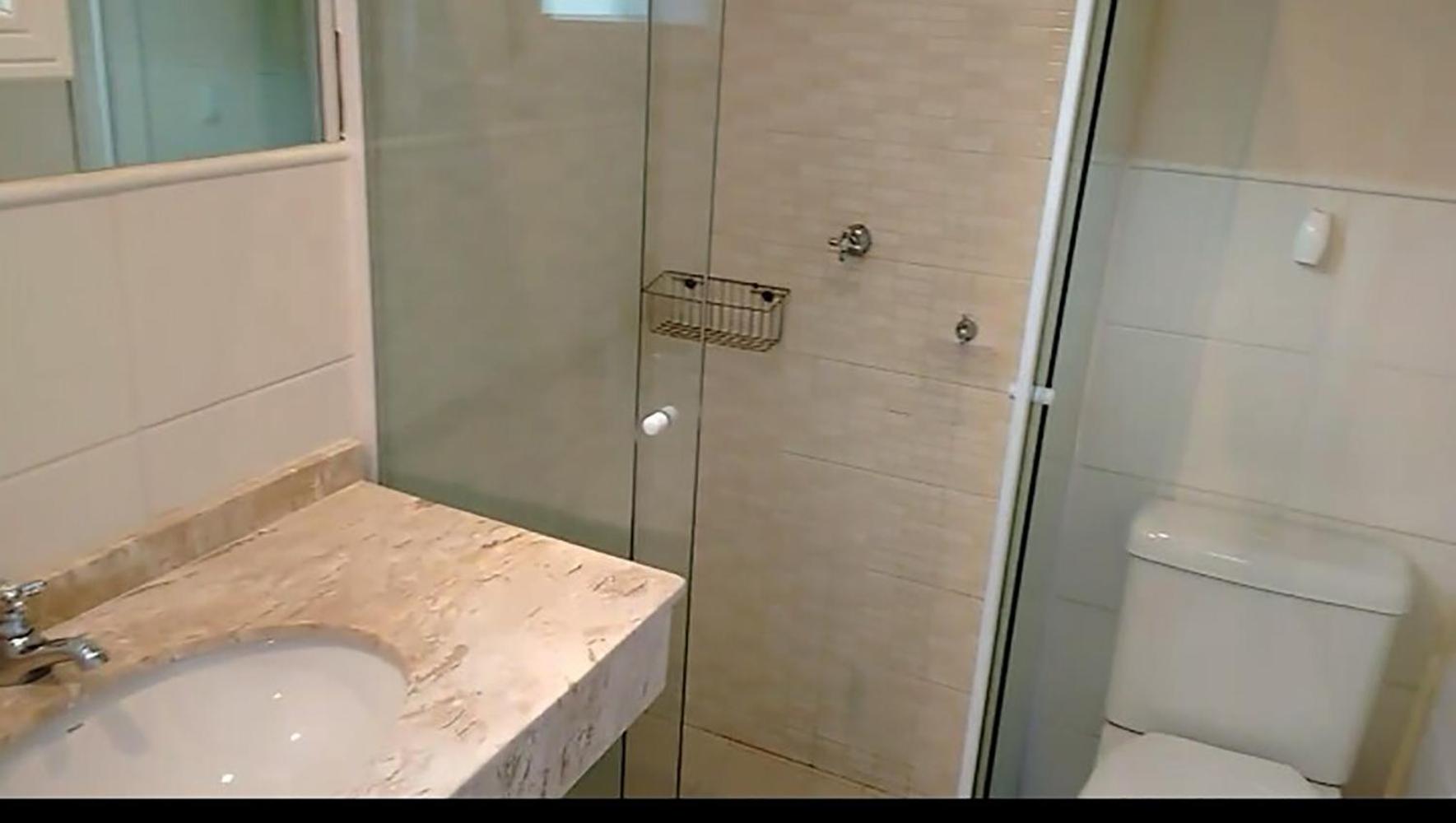 Casa com piscina e churrasq na Praia de Camburí