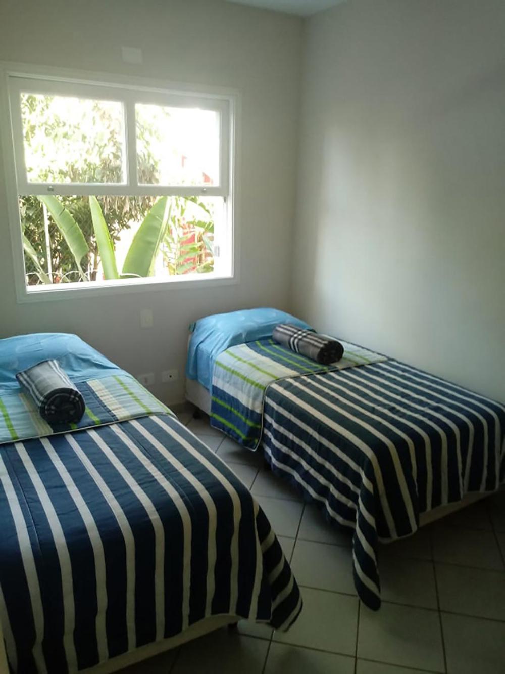 Casa com piscina e churrasq na Praia de Camburí