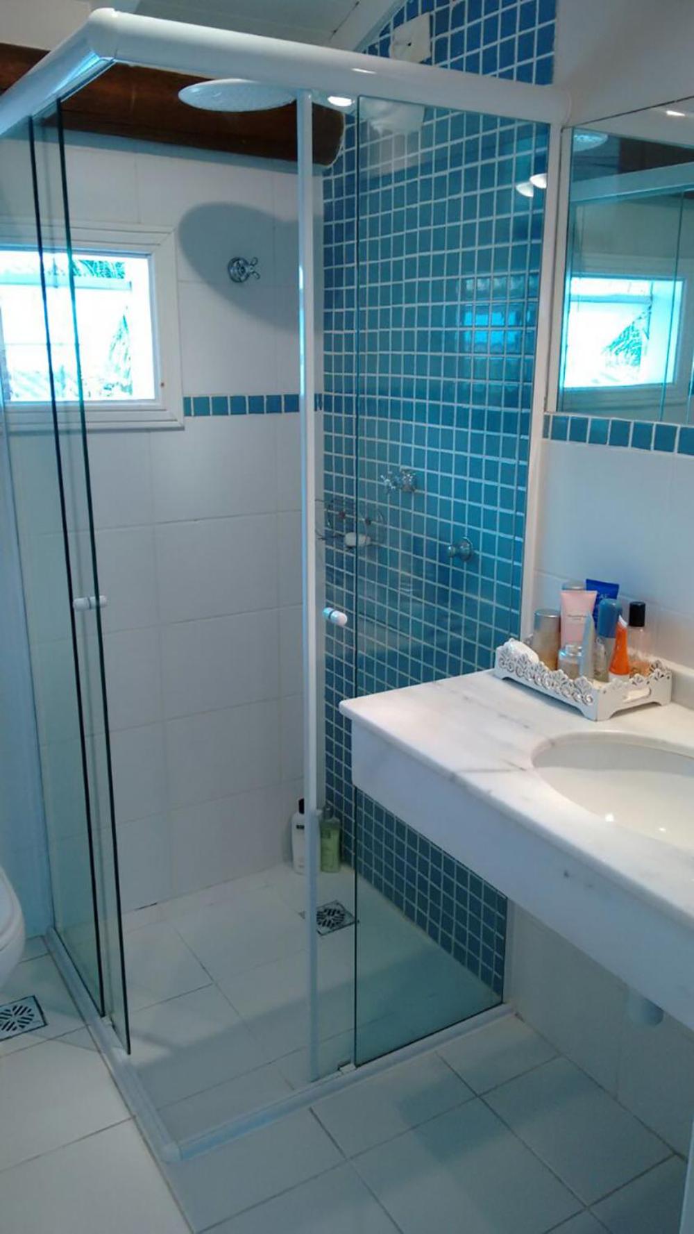 Casa com piscina e churrasq na Praia de Camburí