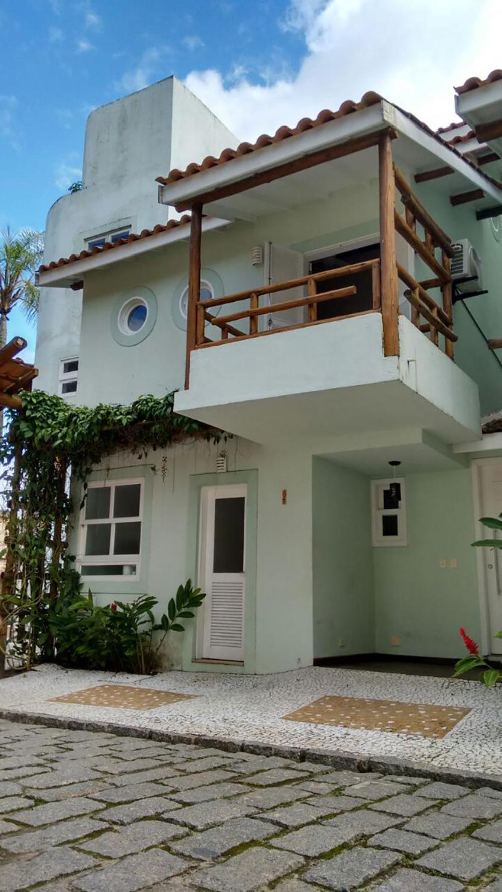 Casa com piscina e churrasq na Praia de Camburí