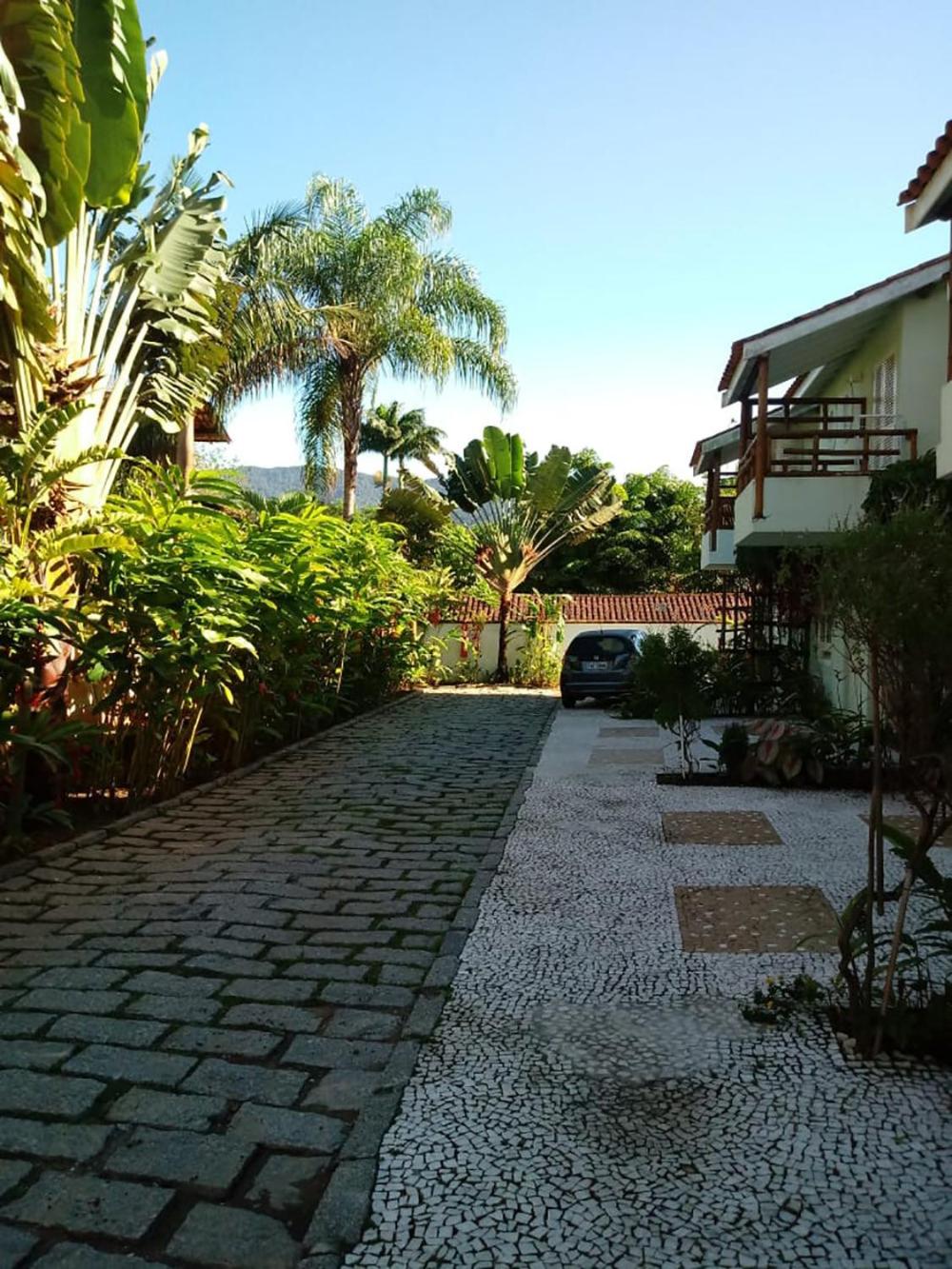 Casa com piscina e churrasq na Praia de Camburí