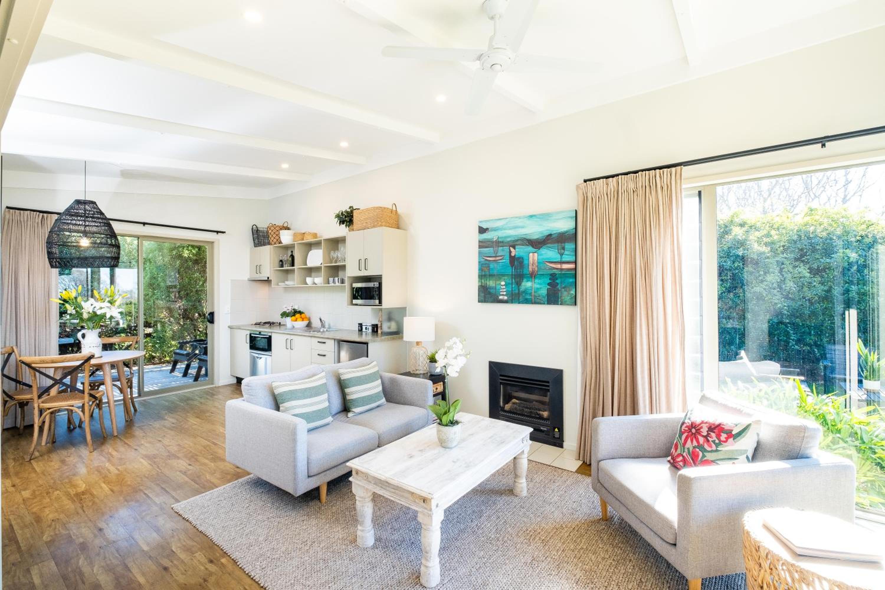Coastal Cottage Retreat - Te Awanga Cottages view 4