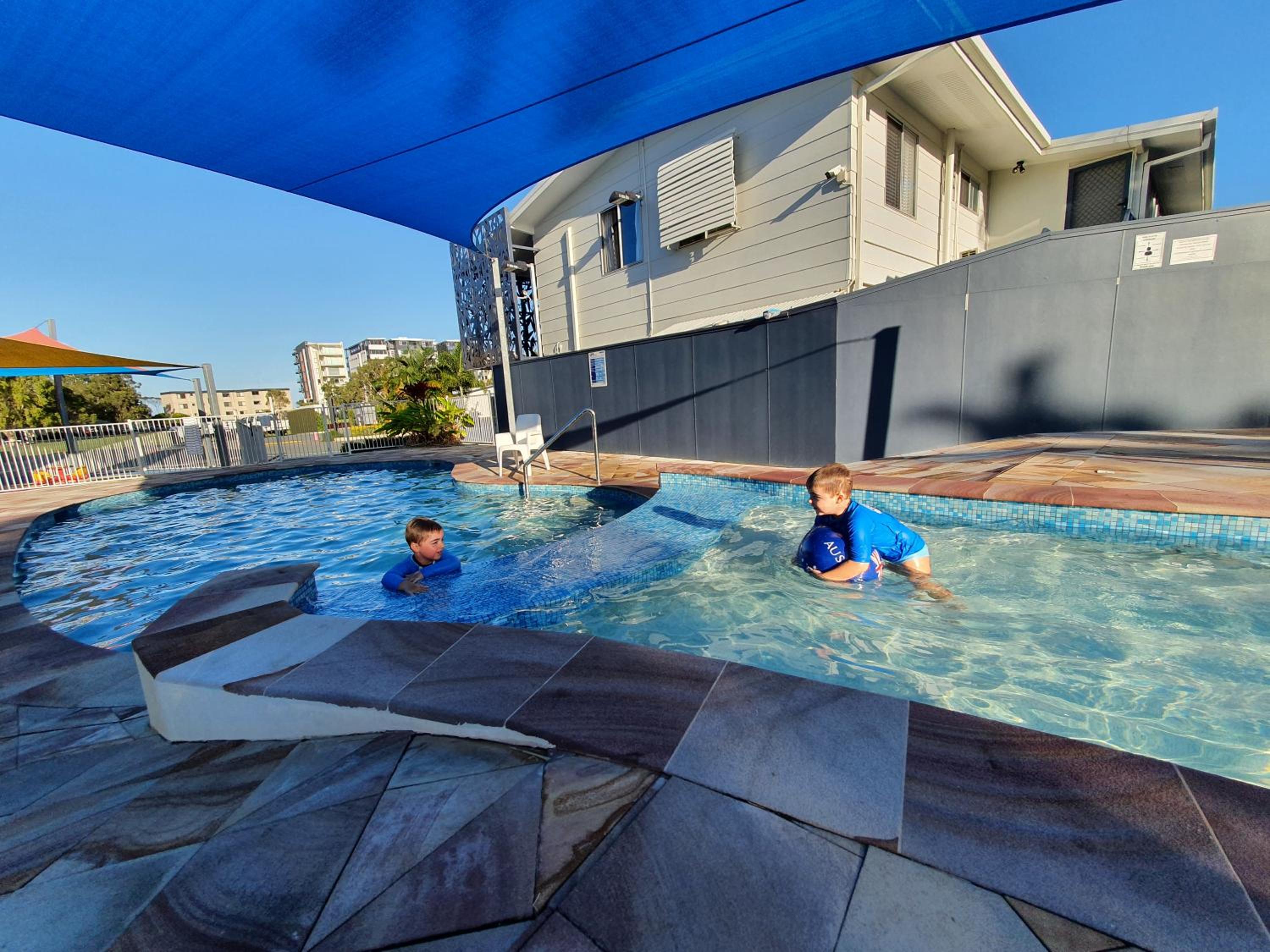 Alex Beach Cabins and Tourist Park