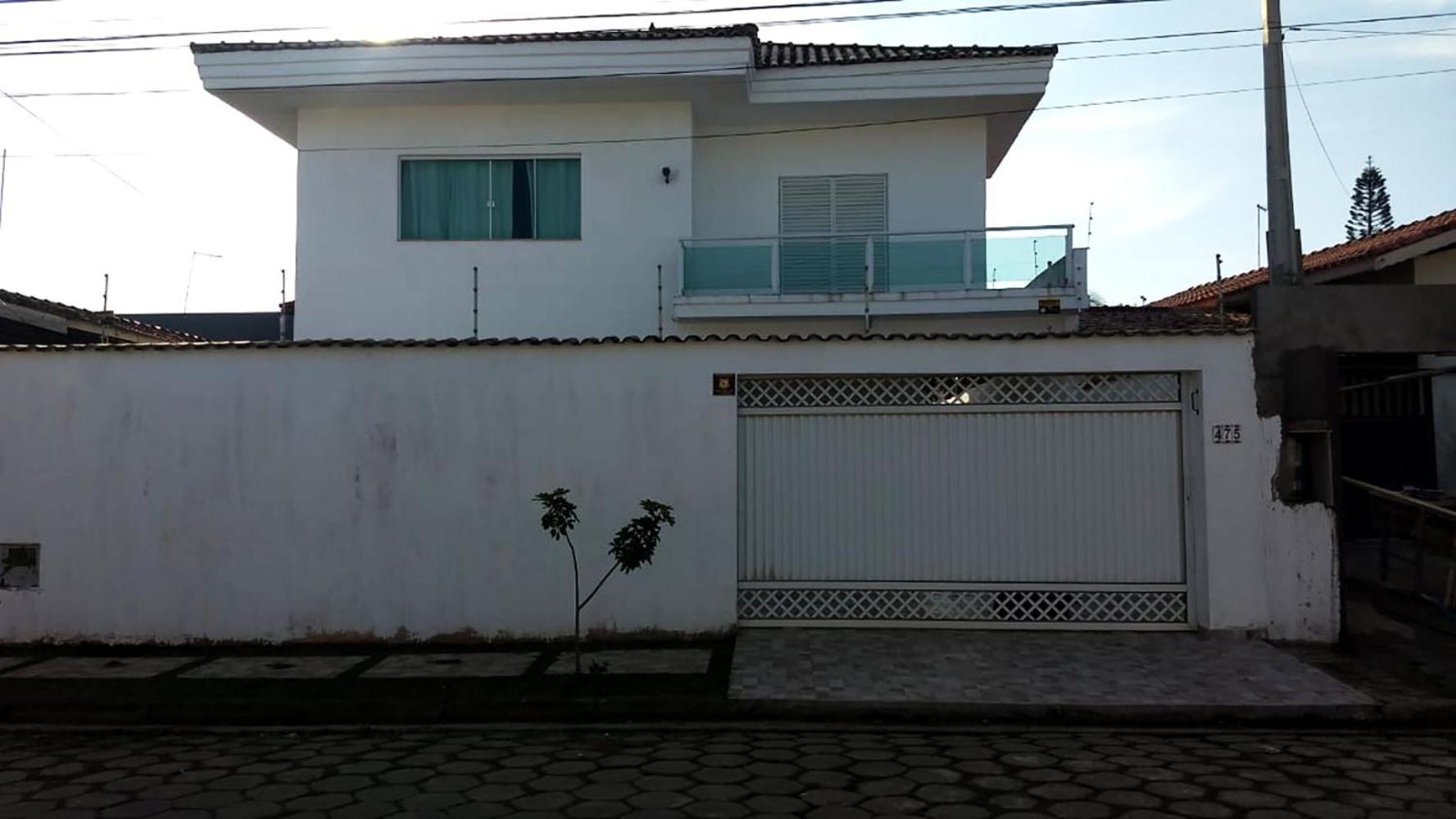Incrivel casa com churrasq e piscina em Peruibe