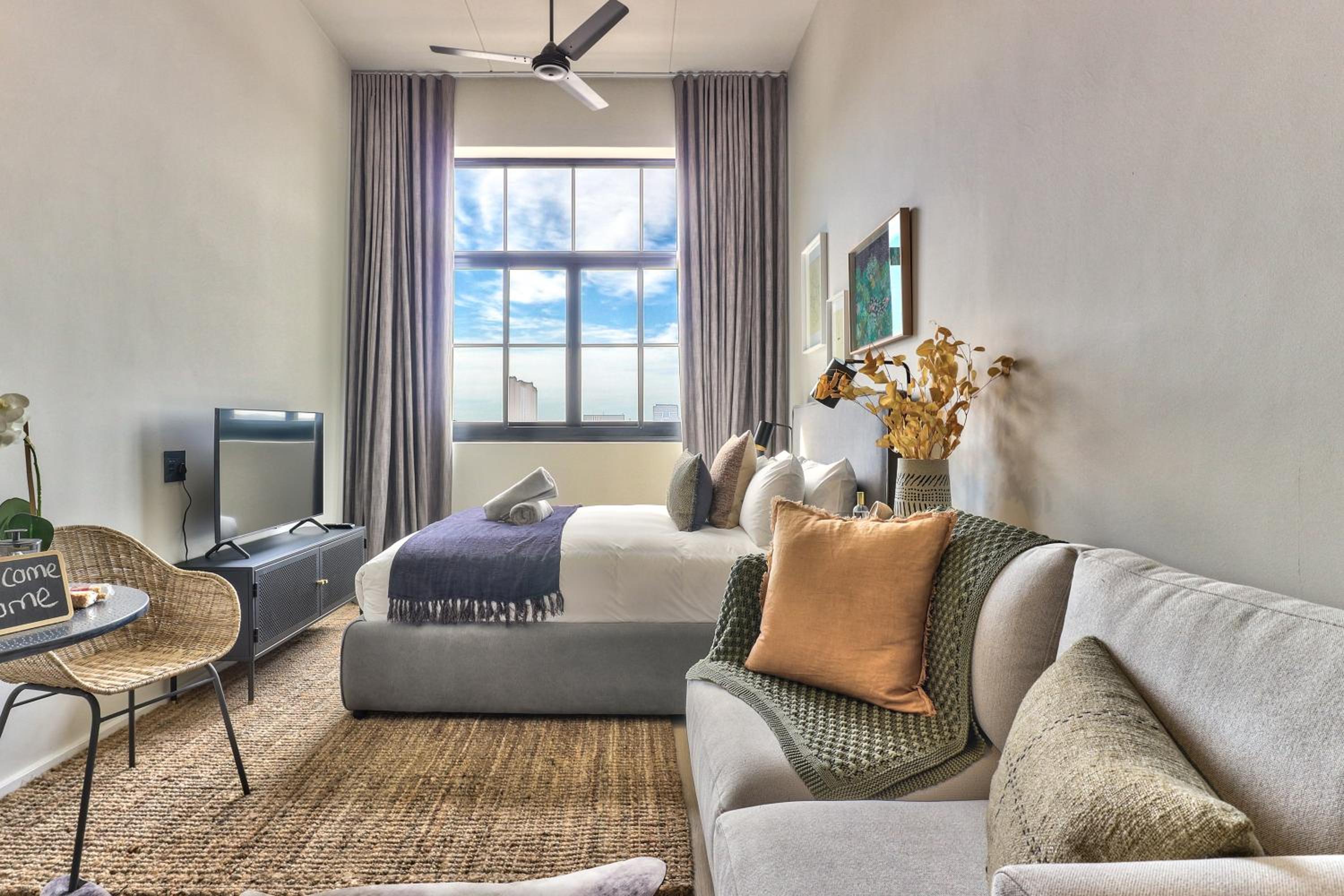 Gorgeous Designer Hideaway w Views at The Harri view 2
