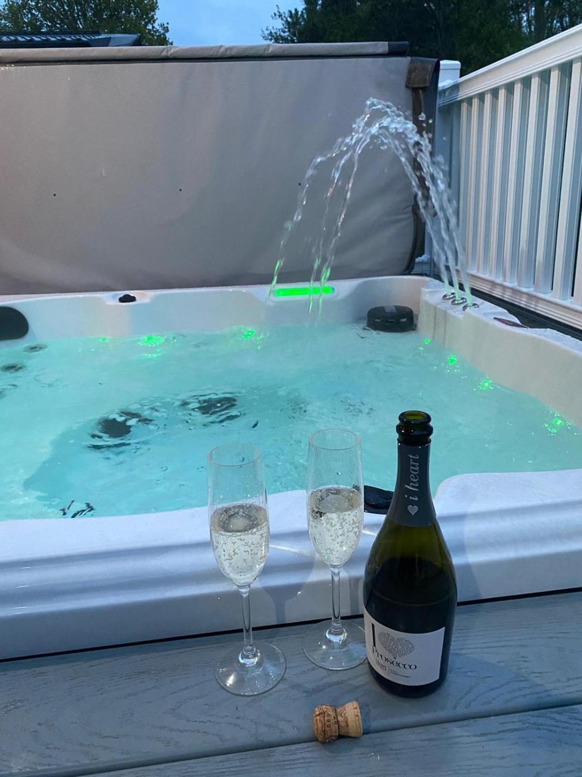 Graceland Lodge with Hot Tub view 2