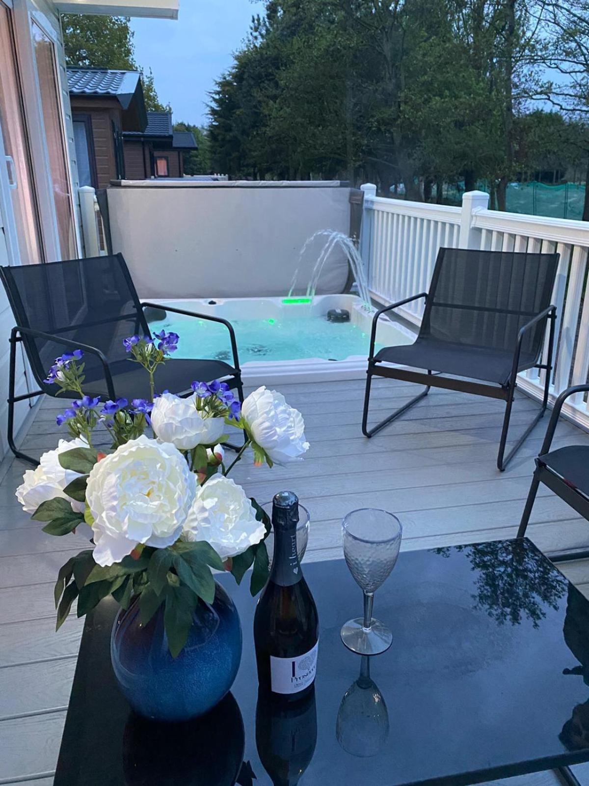 Graceland Lodge with Hot Tub view 4