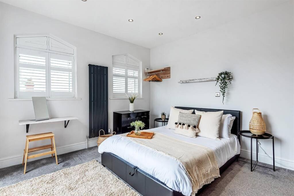 Locket Studio - Cosy Apartment with Balcony view 2