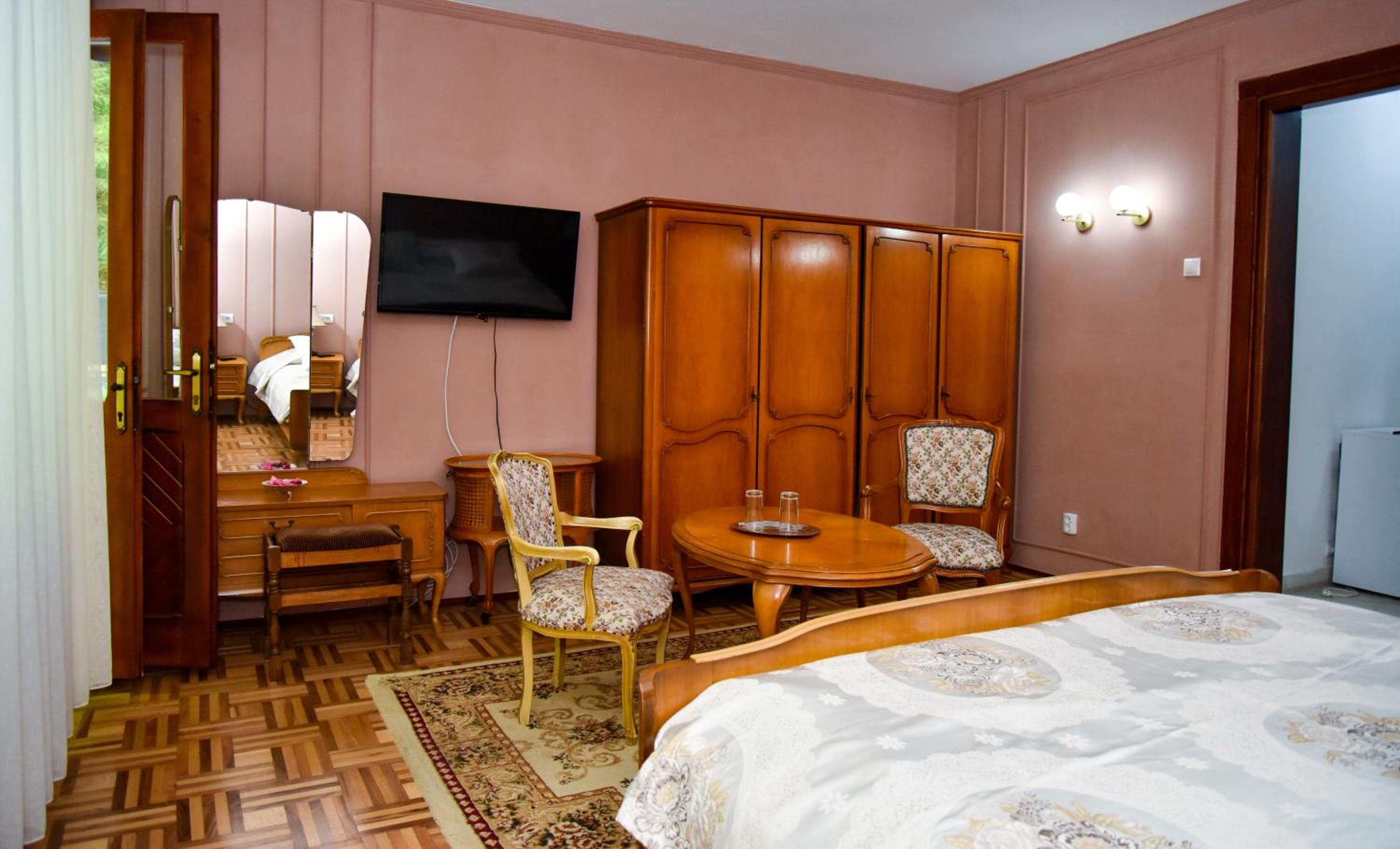 Former Ceausescu's Vila Crizantema view 3