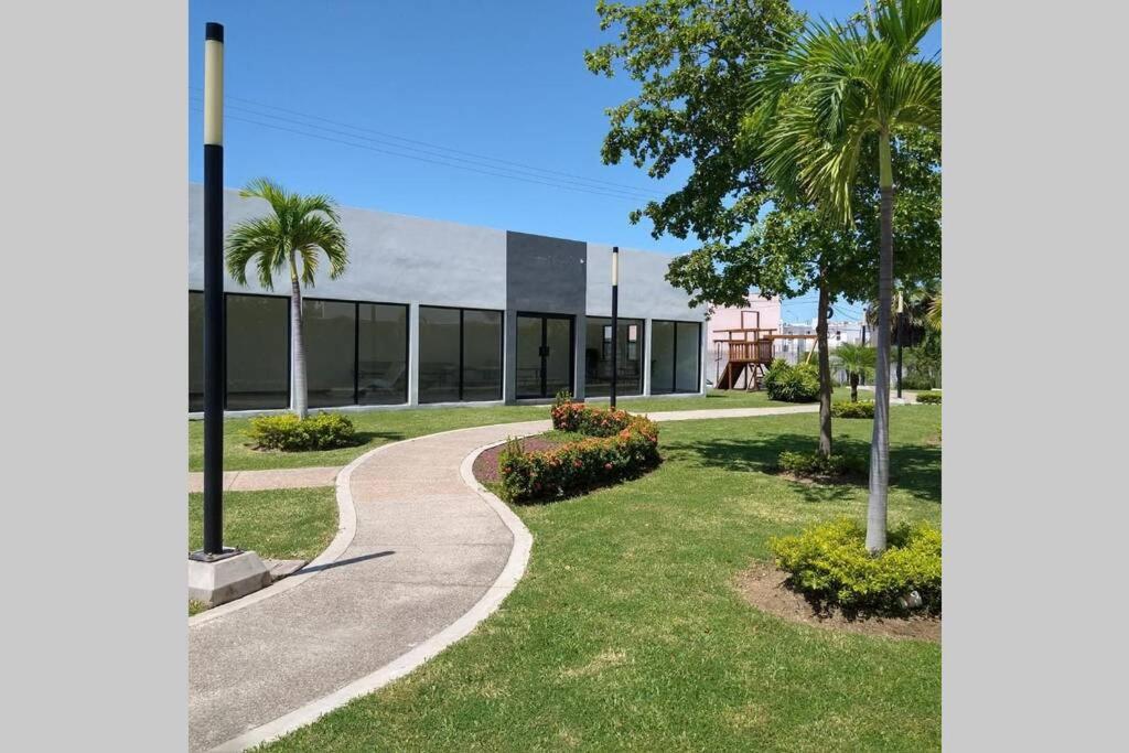 Hotel Amplio, hermoso, cómodo depa en Mazatlán - Image 1