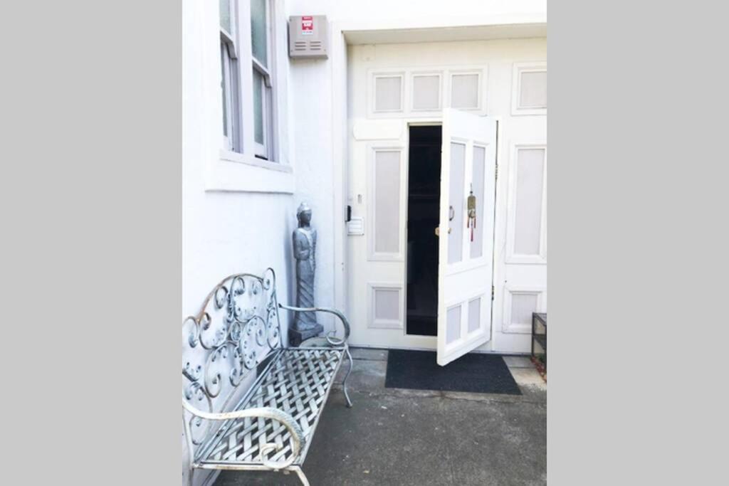Elegant Spacious Private Studio ~ Upscale Berkeley