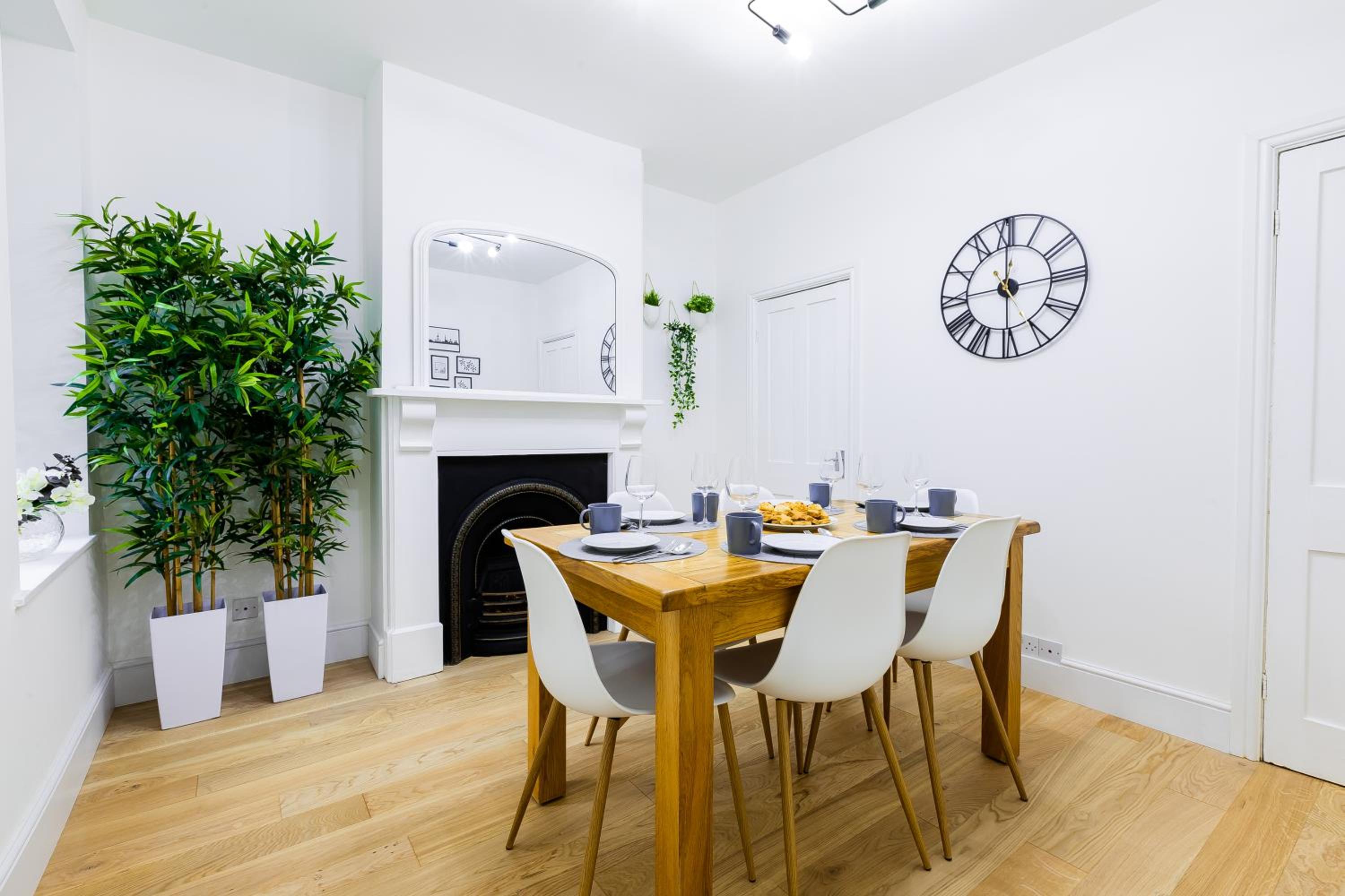 Hotel Stunning City Centre House With Hot Tub & Cinema Room