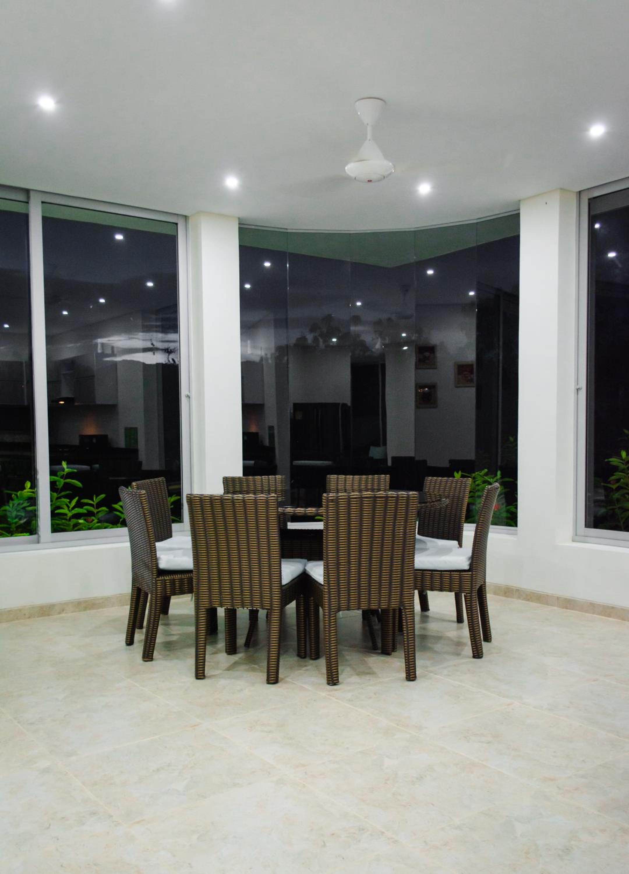 Casa Familiar Piscina Privada BBQ 2 Niveles view 5
