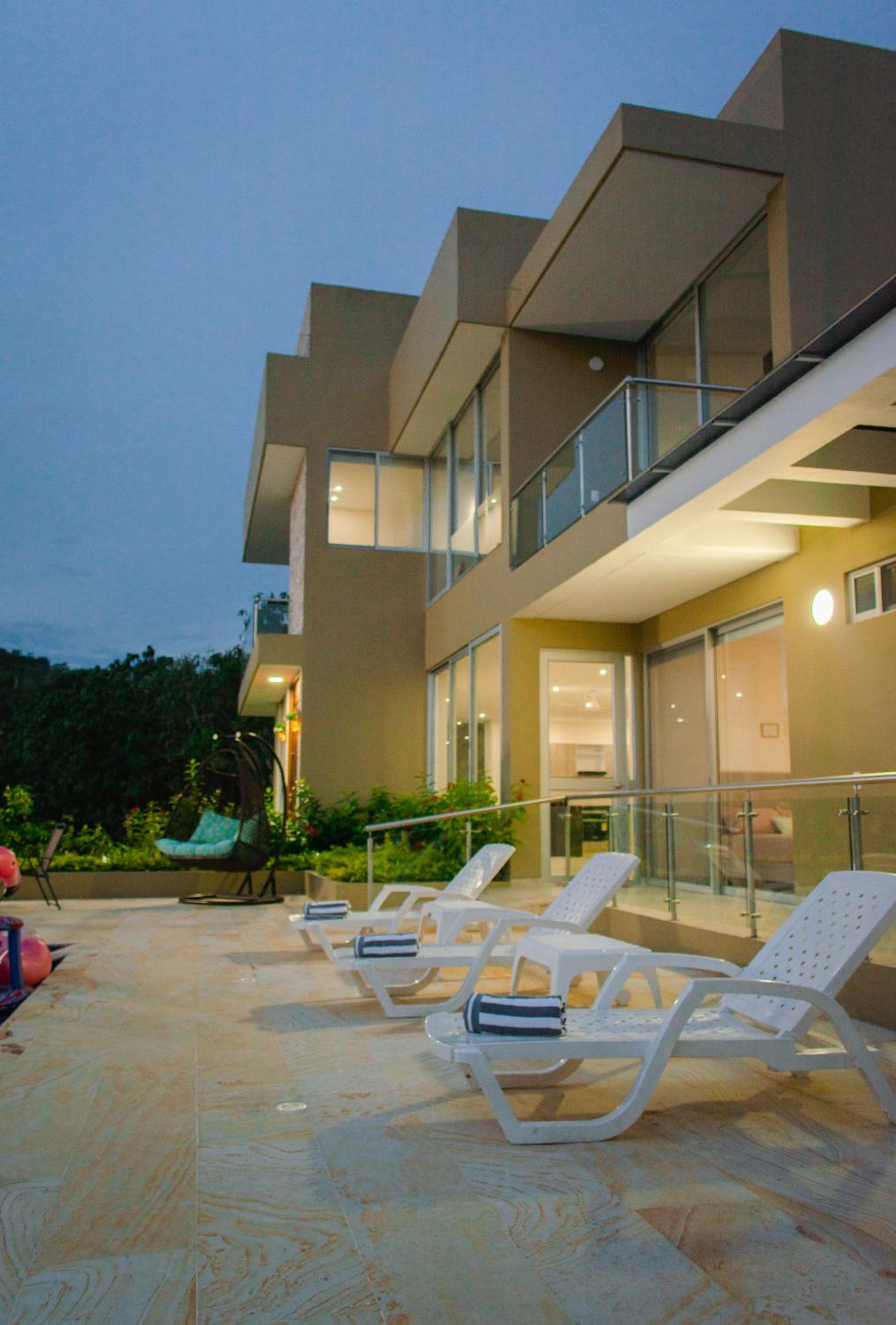 Casa Familiar Piscina Privada BBQ 2 Niveles view 4