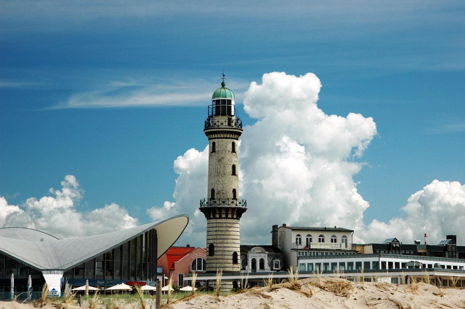Ferienhäuschen Küstenwald bei Warnemünde, eigener Garten, Terrasse mit Strandkorb, 400m zum Strand
