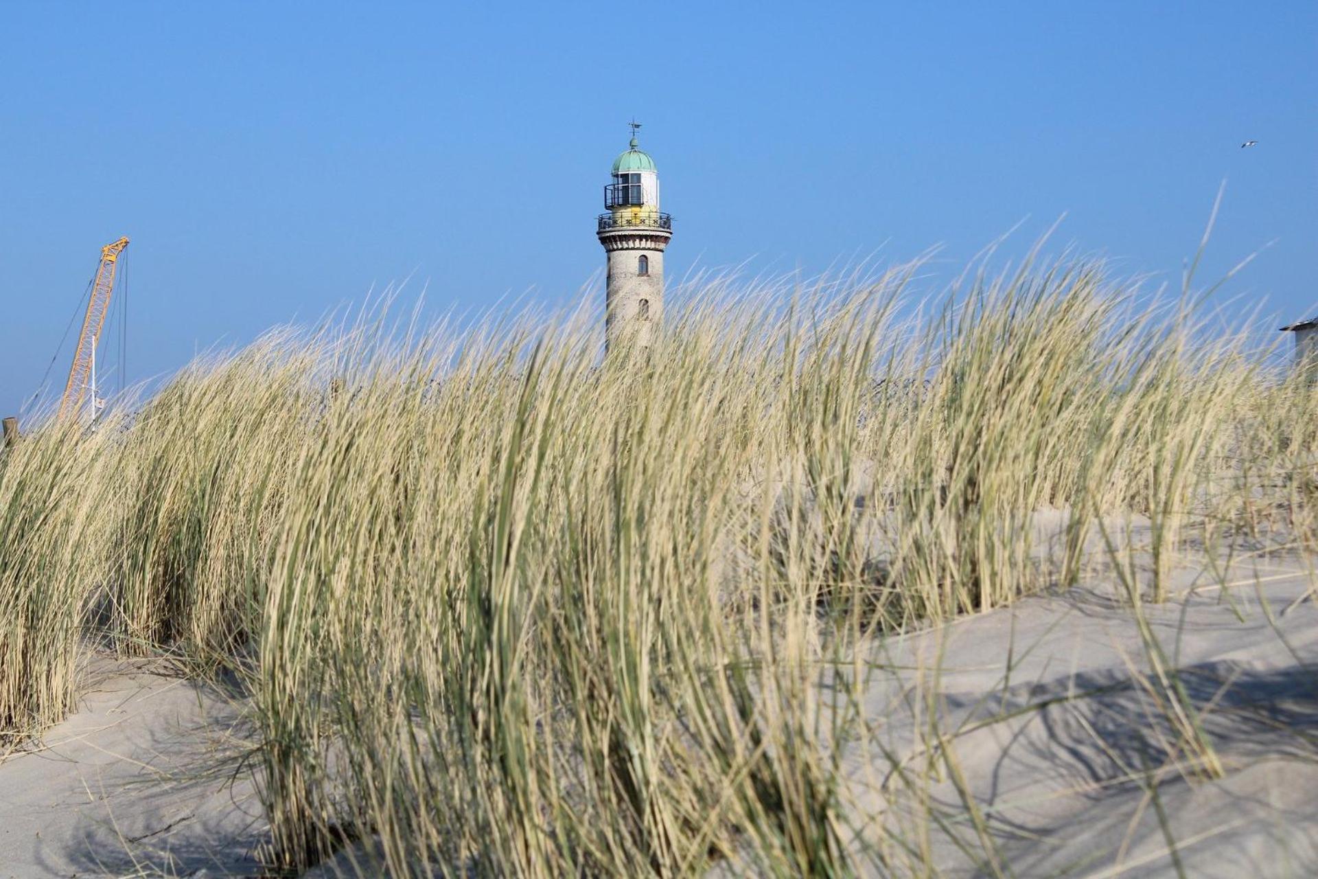 Ferienhäuschen Küstenwald bei Warnemünde, eigener Garten, Terrasse mit Strandkorb, 400m zum Strand
