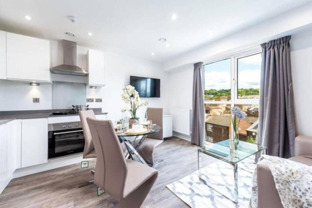 A beautiful brand new flat 25-minute to London view 3