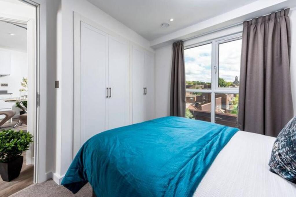 A beautiful brand new flat 25-minute to London view 4
