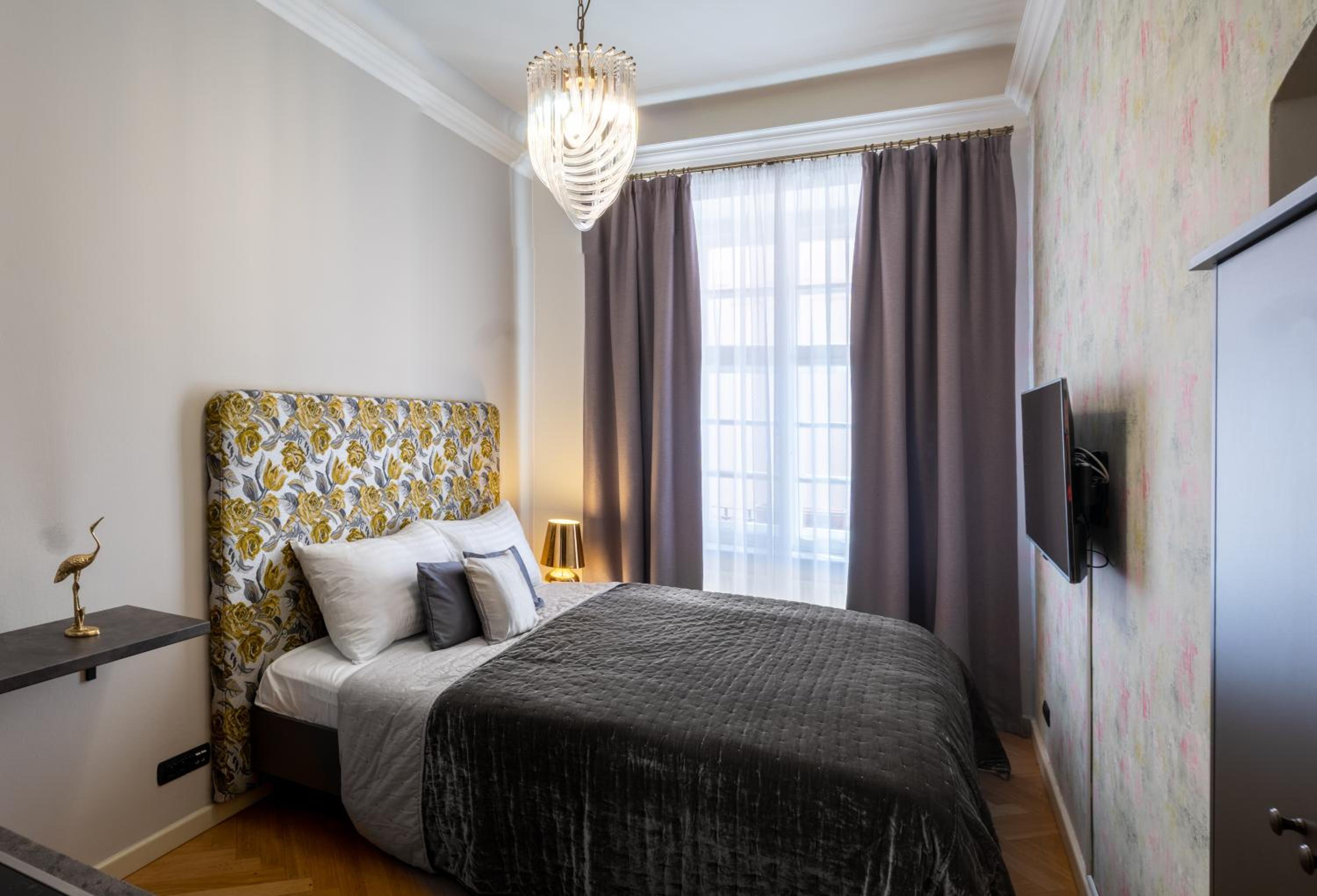 Chateau 9 Apartments by Adrez