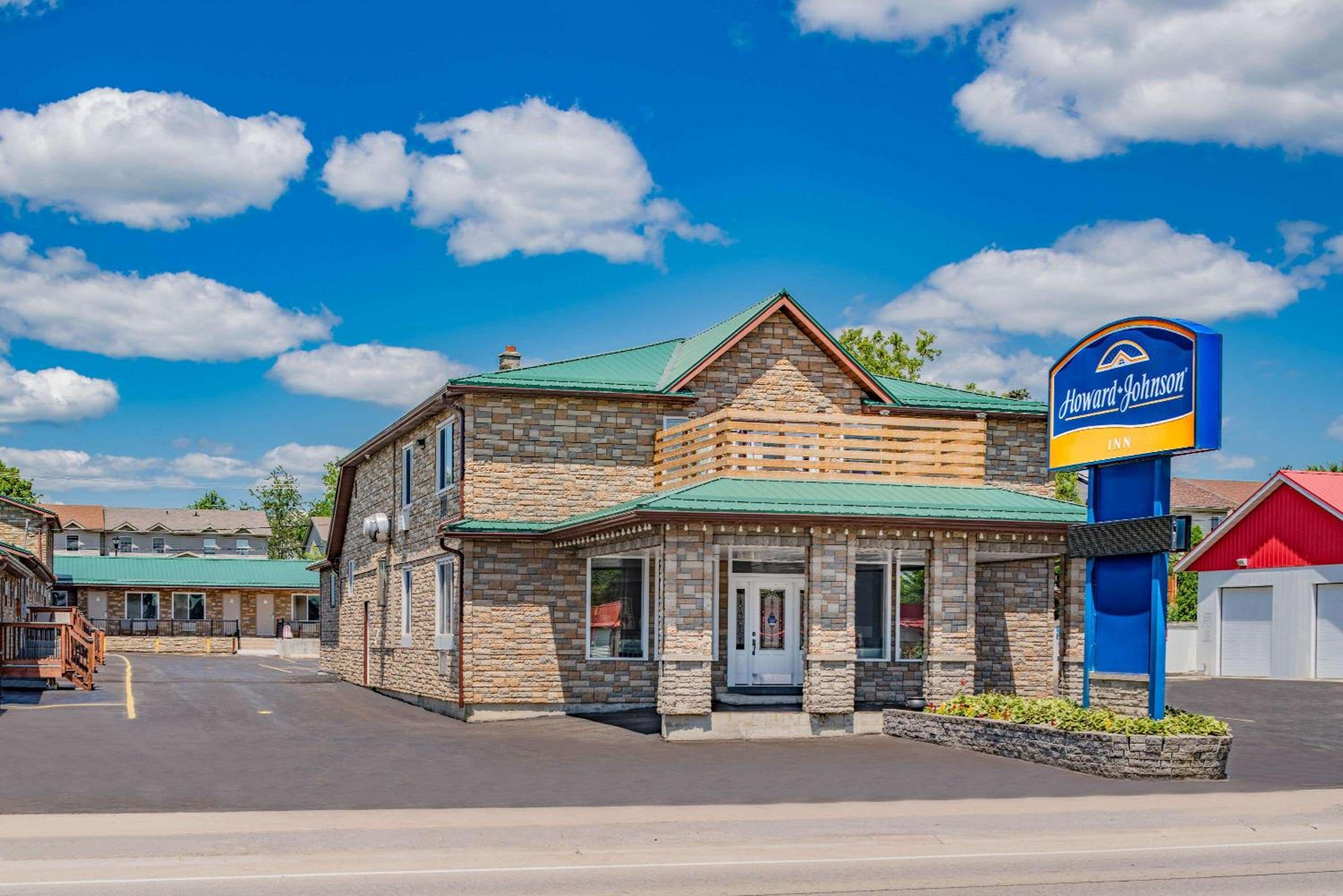 Gananoque Vacations - Howard Johnson by Wyndham Gananoque - Property Image 2