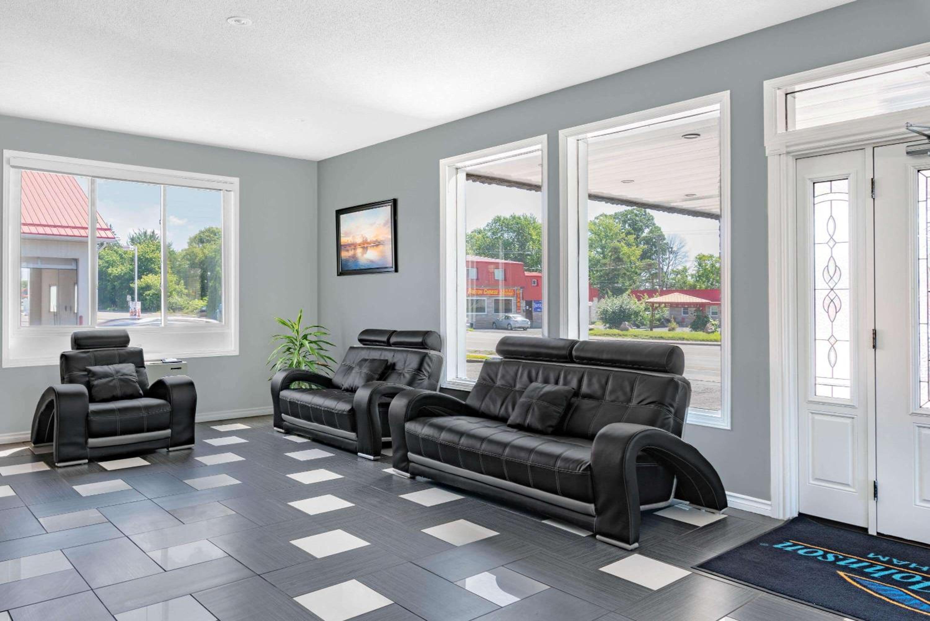 Gananoque Vacations - Howard Johnson by Wyndham Gananoque - Property Image 5