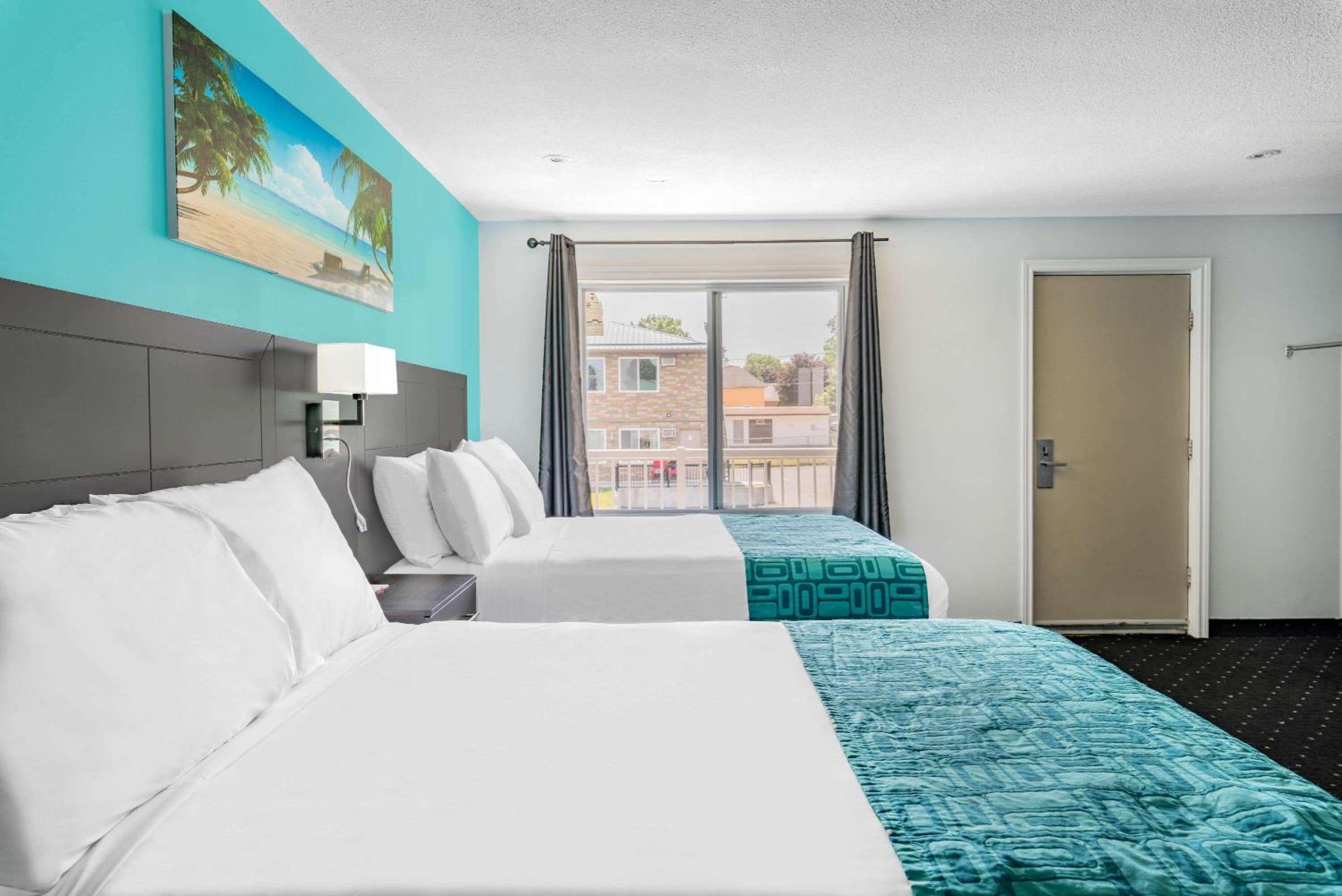 Gananoque Vacations - Howard Johnson by Wyndham Gananoque - Property Image 3