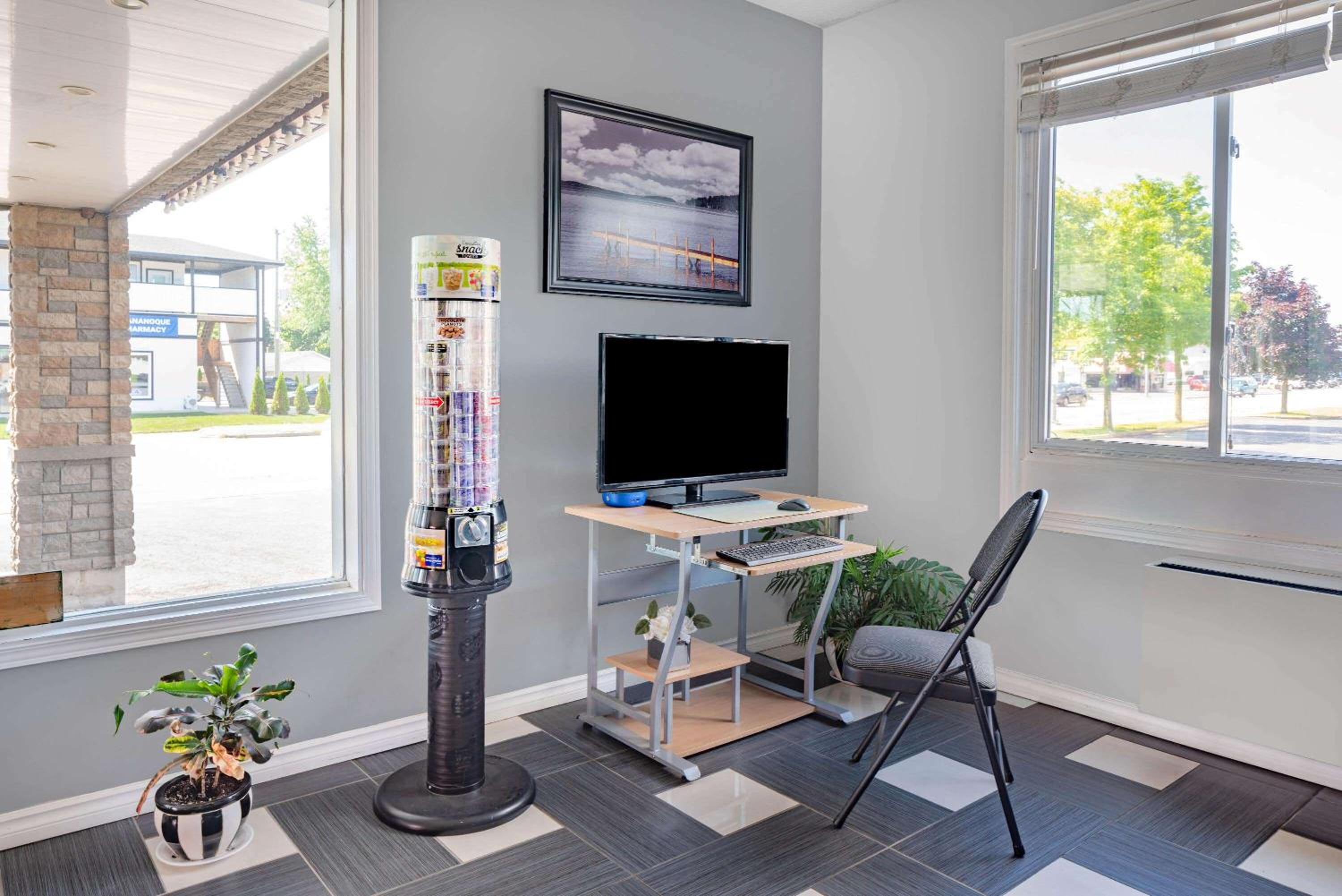 Gananoque Vacations - Howard Johnson by Wyndham Gananoque - Property Image 10