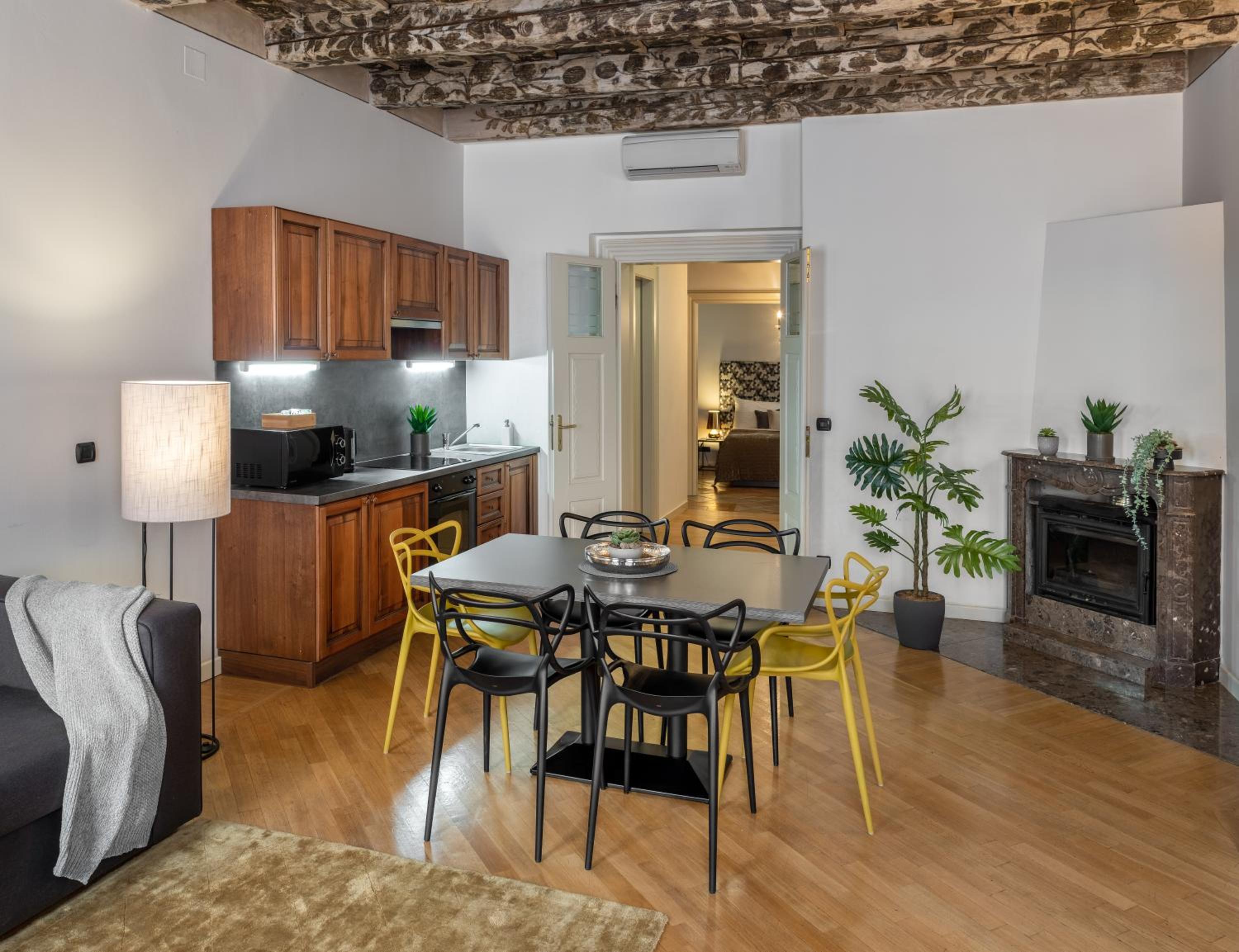 Chateau 9 Apartments by Adrez