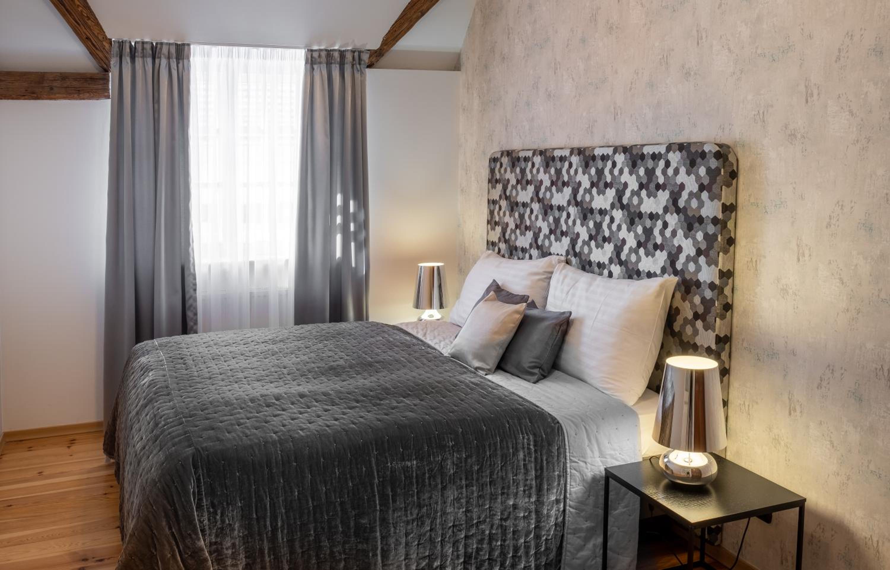 Chateau 9 Apartments by Adrez