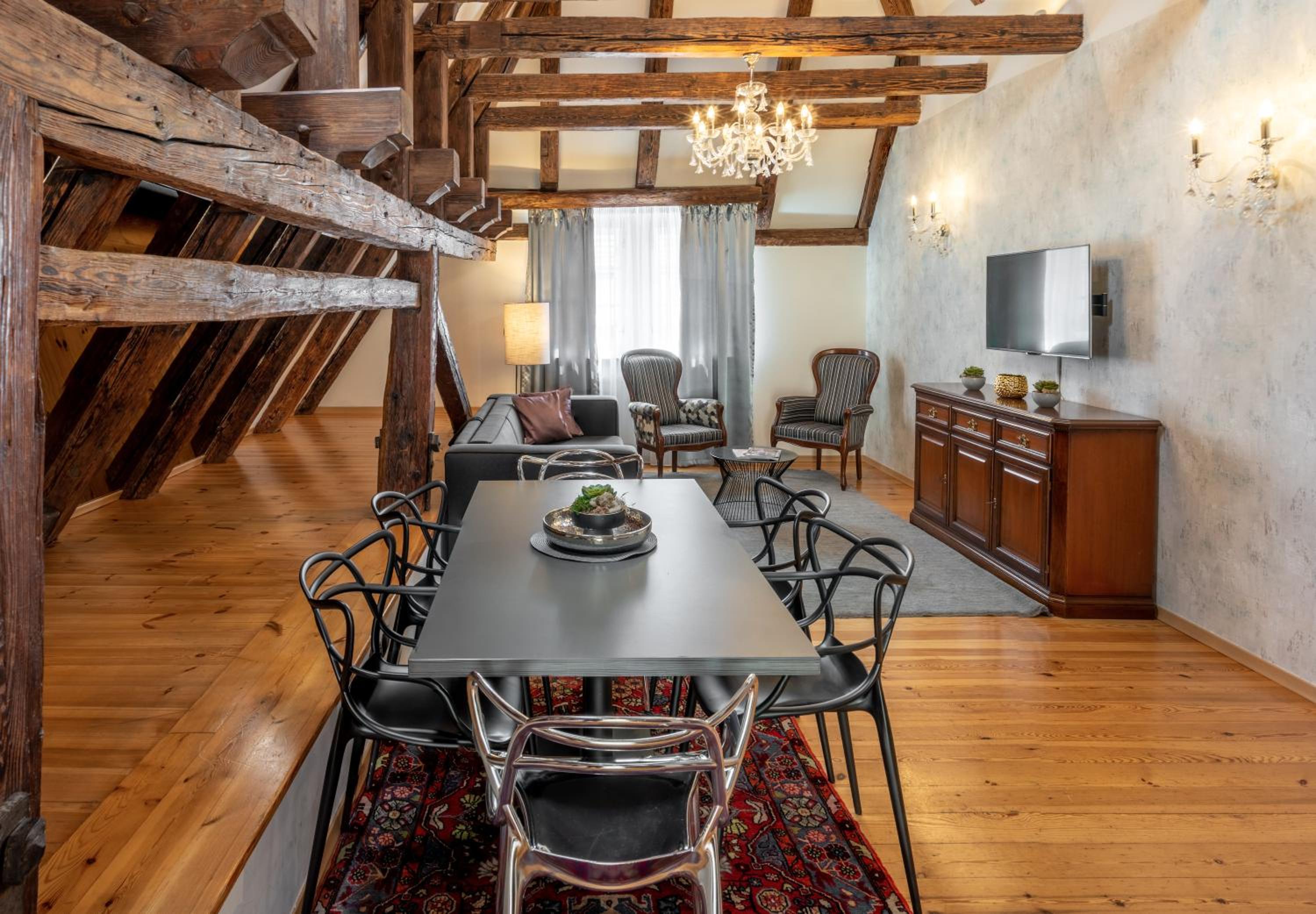 Chateau 9 Apartments by Adrez