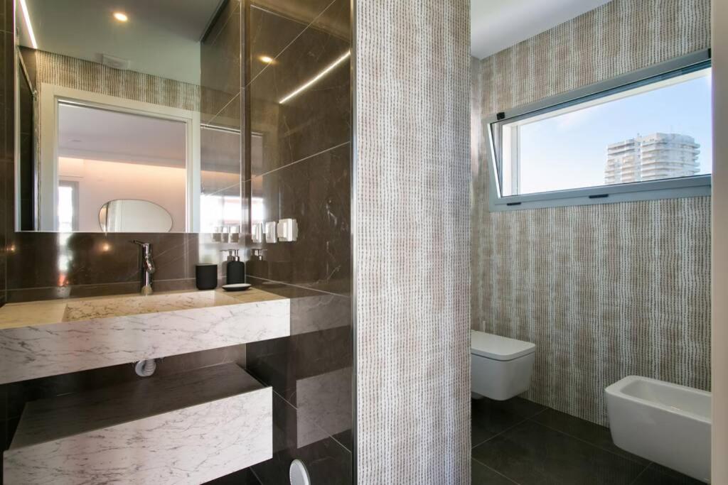 Luxury 4 bedr Flat w/ PANORAMIC Views & Pool!! view 5