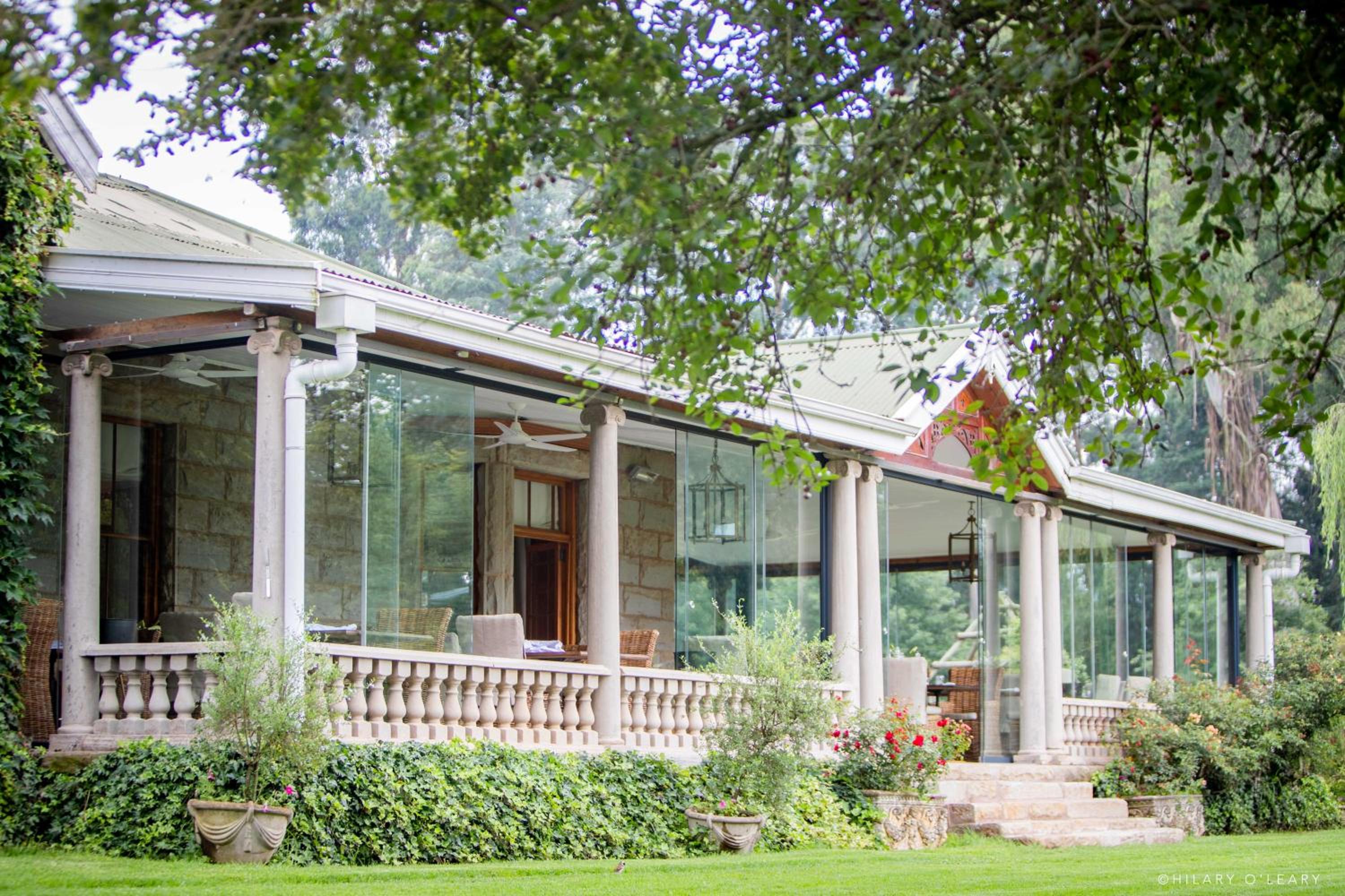 Hotel Hartford House - Image 1