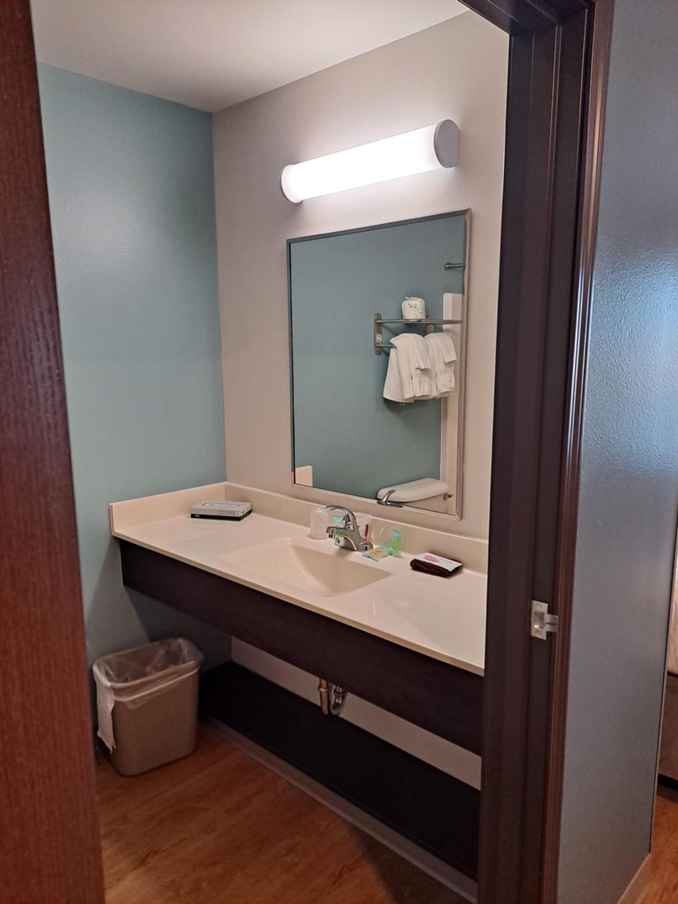 WoodSpring Suites Fargo North Near NDSU