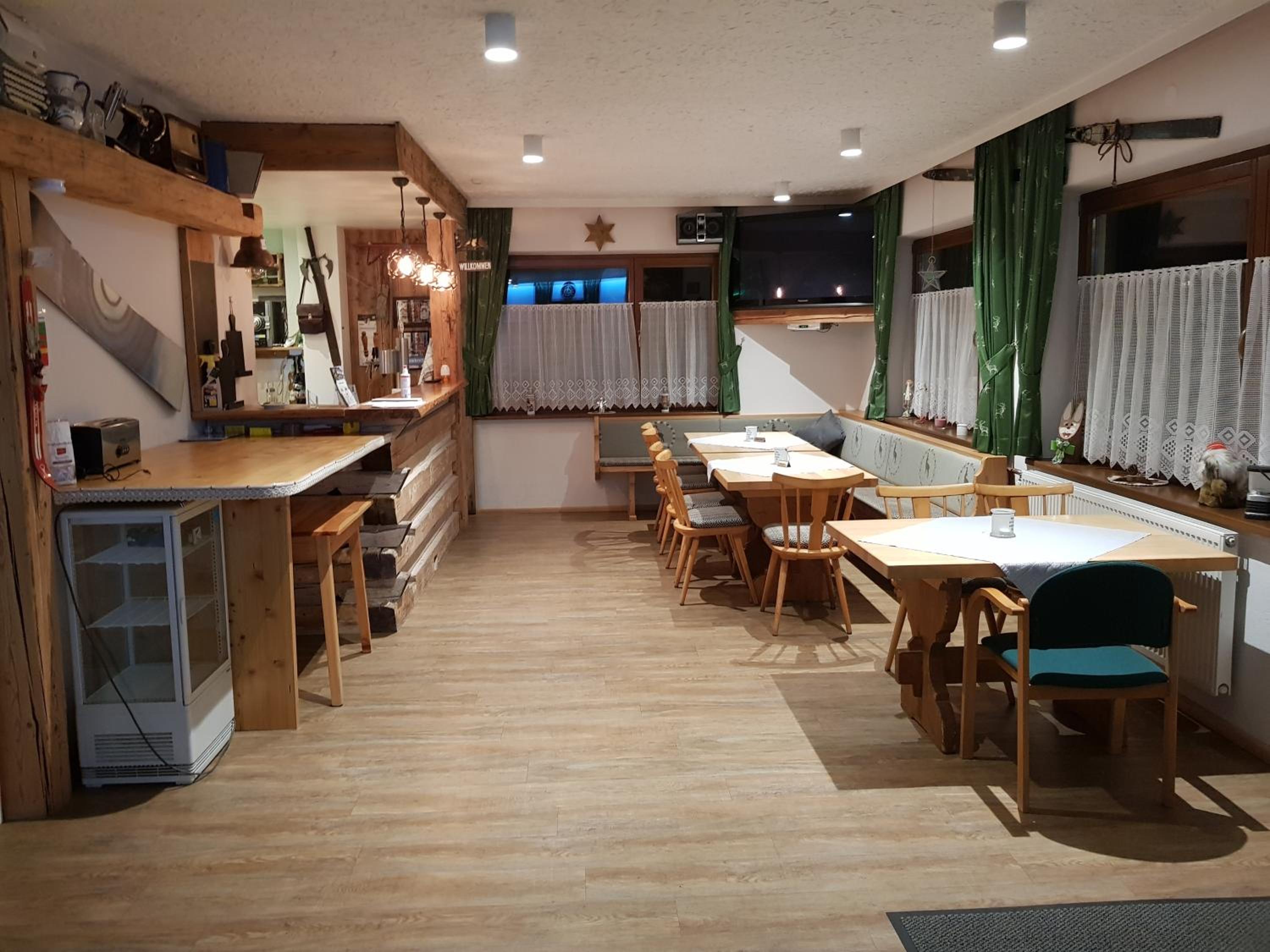 Tattoo PENSION mit Restaurant und Tattoo-Studio