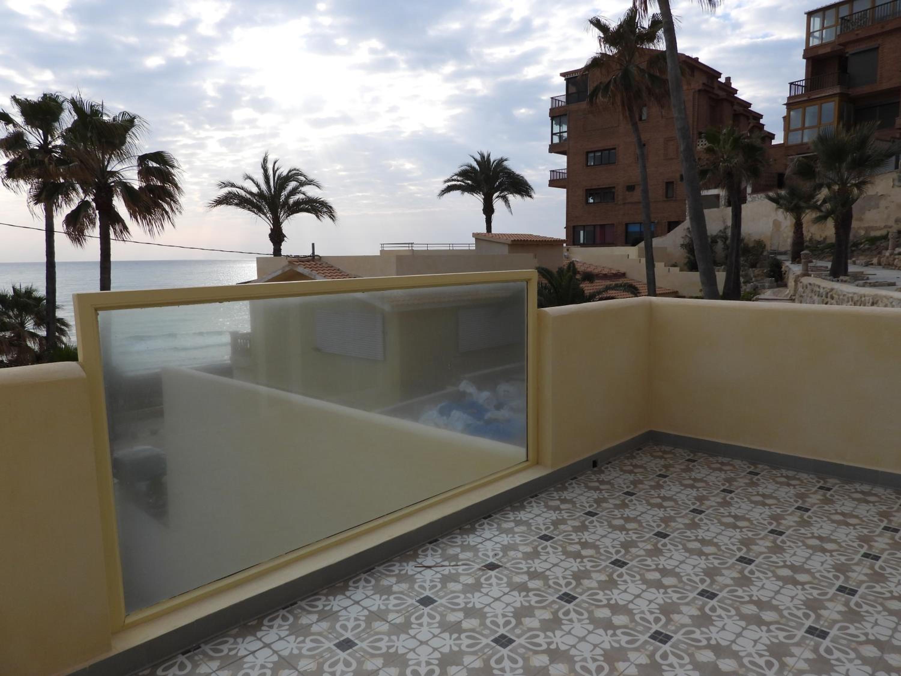 Espectacular Suite Privada a pie de playa y mar en CHALET ROQUETES
