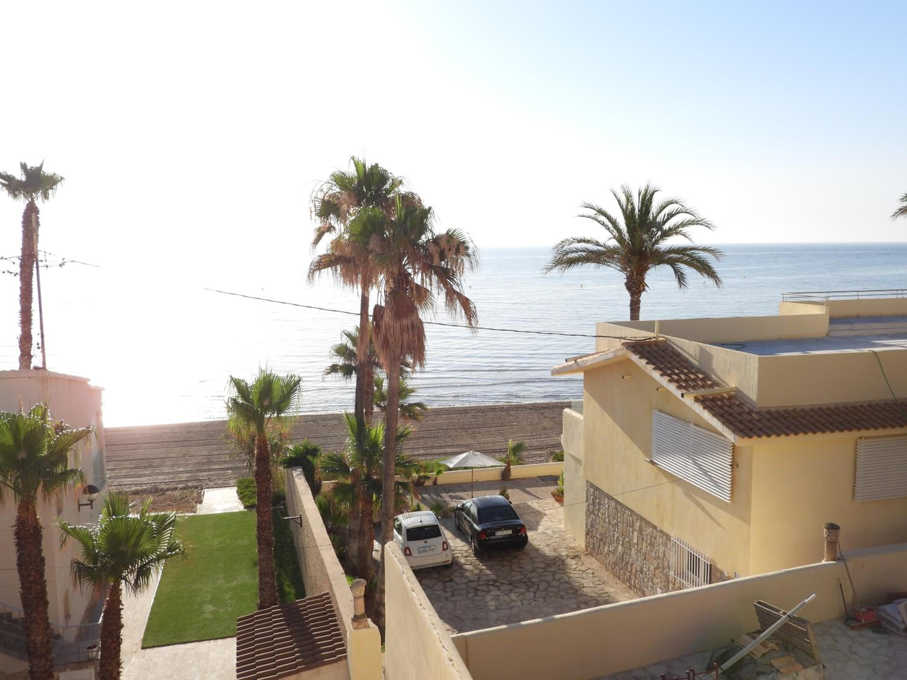 Espectacular Suite Privada a pie de playa y mar en CHALET ROQUETES