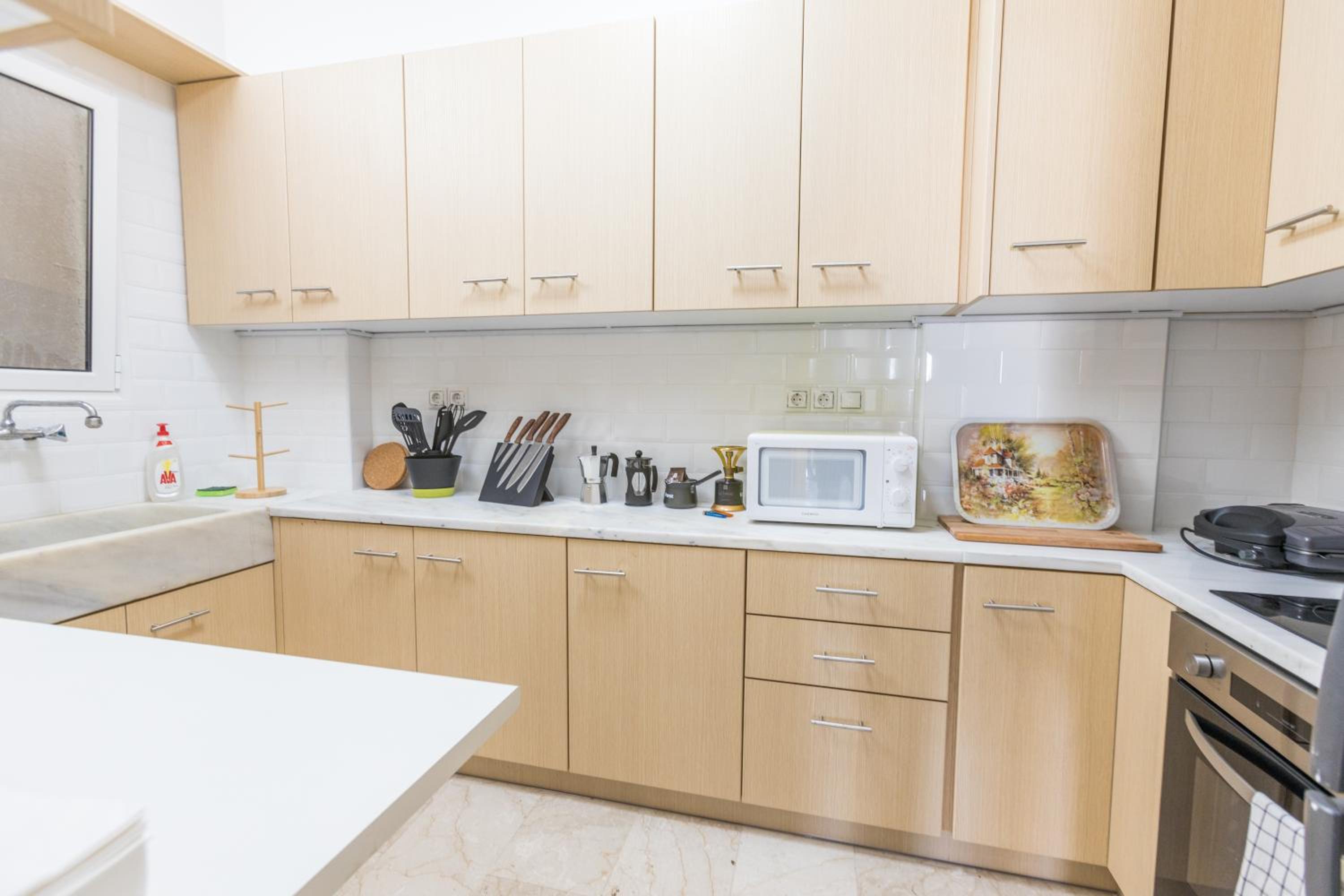Varkiza Blue en Vari — kitchen