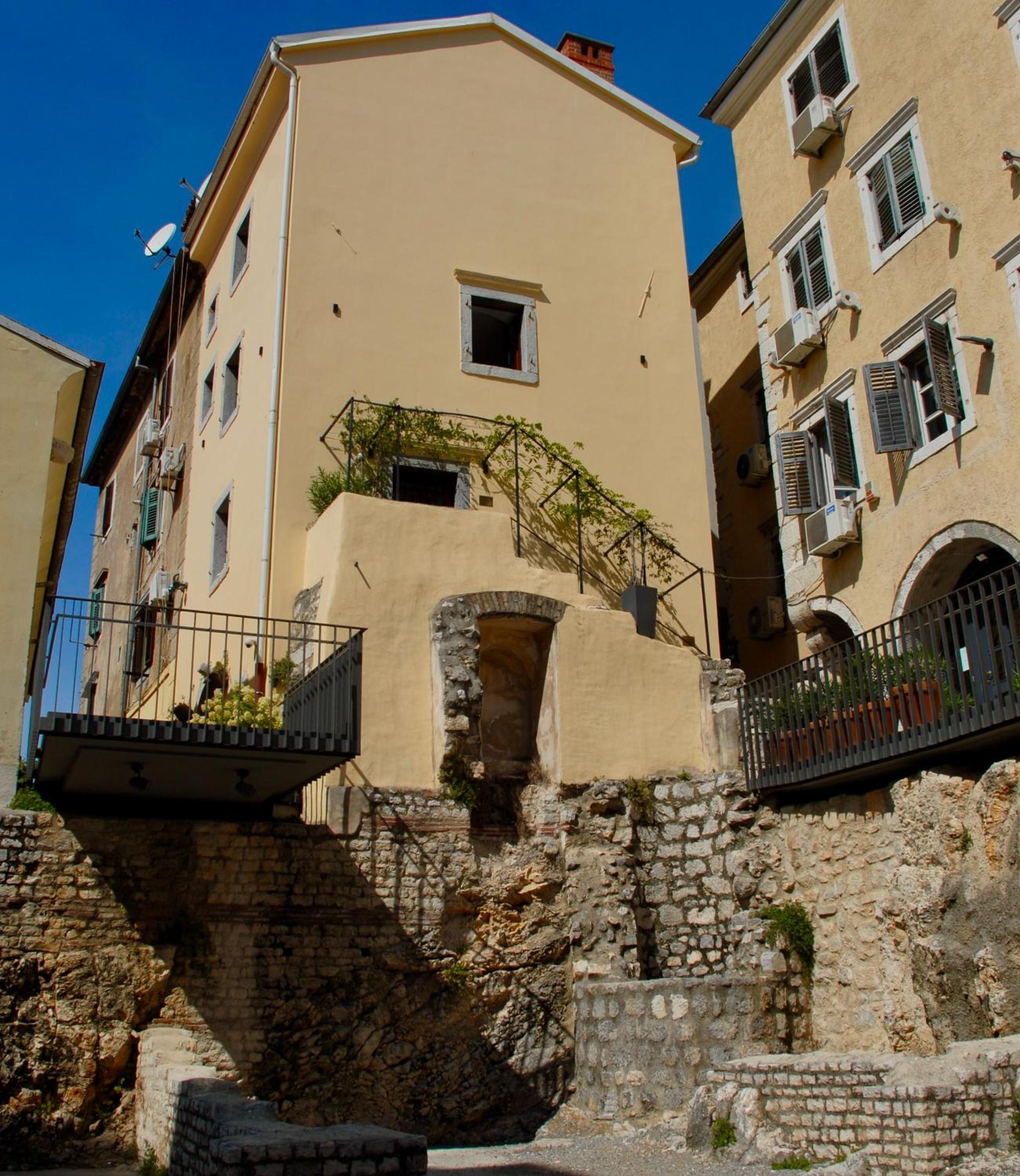 Hotel Old Town Inn - Image 1