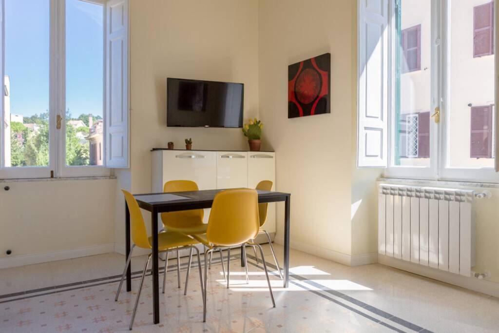 RomAntica Suite with balcony near San Giovanni