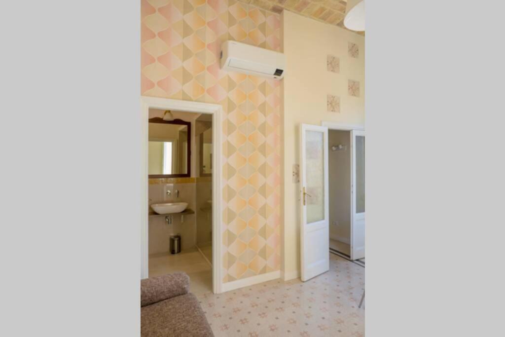 RomAntica Suite with balcony near San Giovanni
