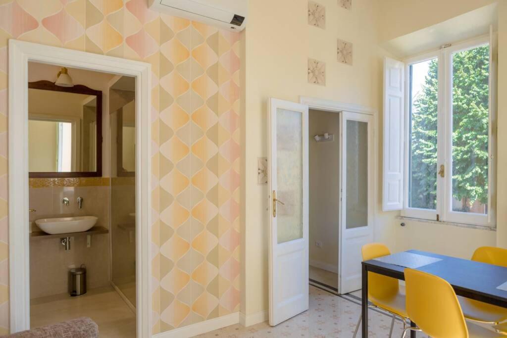 RomAntica Suite with balcony near San Giovanni