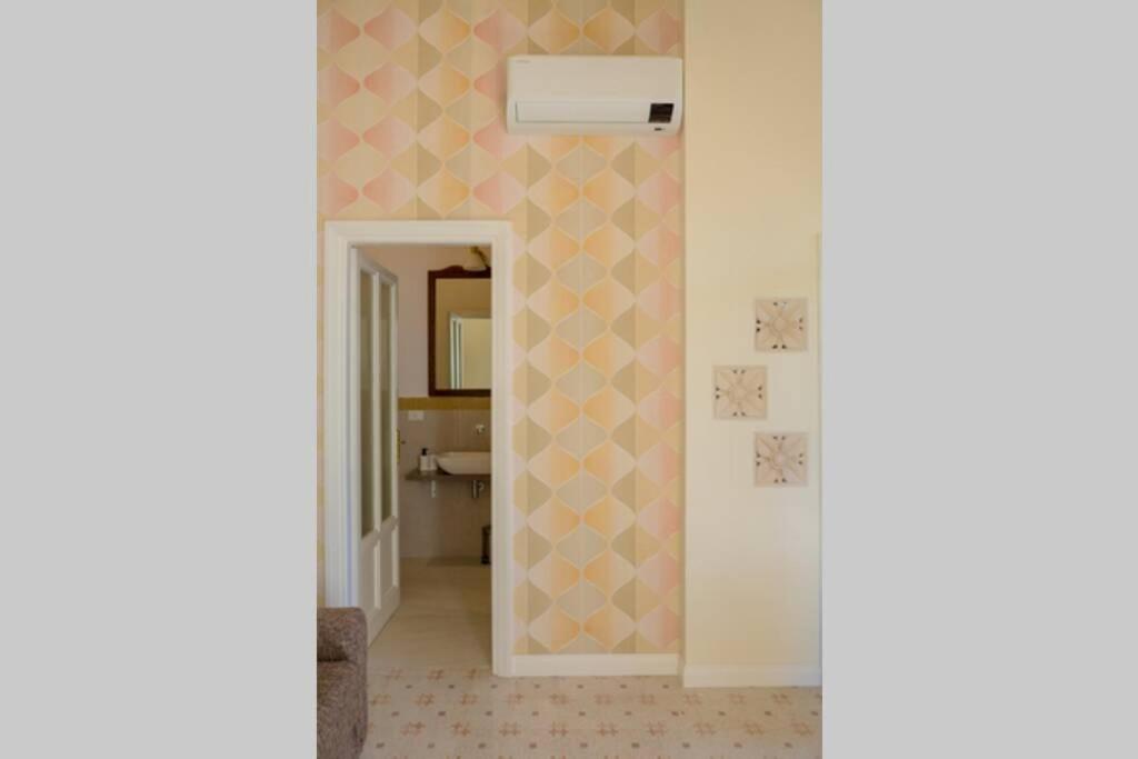 RomAntica Suite with balcony near San Giovanni