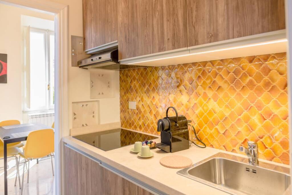 RomAntica Suite with balcony near San Giovanni