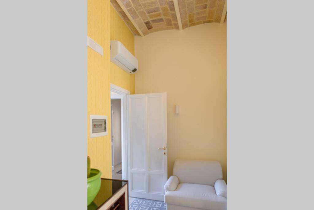RomAntica Suite with balcony near San Giovanni