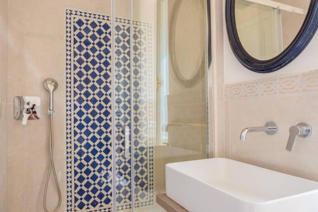 RomAntica Suite with balcony near San Giovanni
