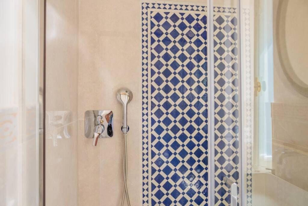 RomAntica Suite with balcony near San Giovanni