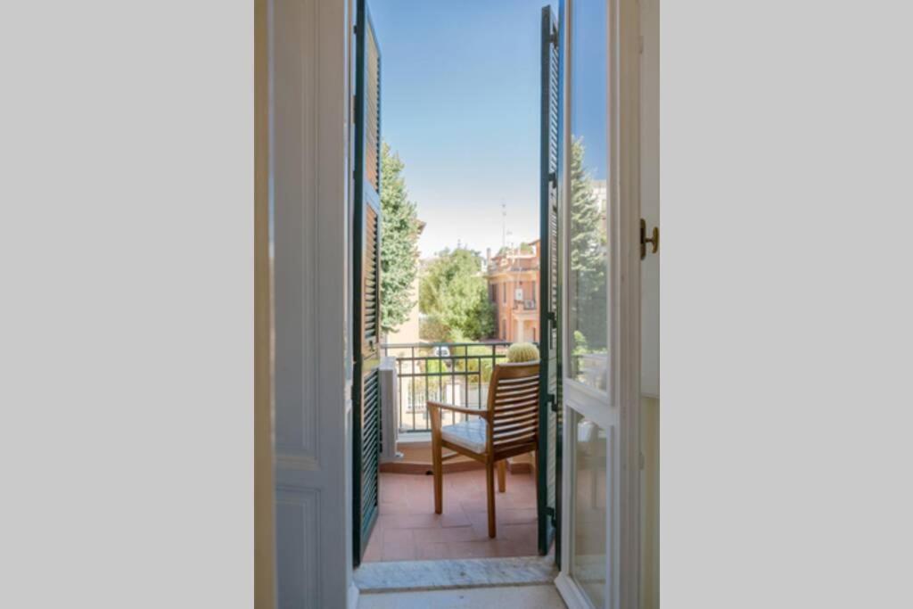 RomAntica Suite with balcony near San Giovanni